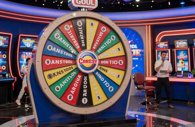 Live Game Show Studio mit buntem Gl&uuml;cksrad bei Dragonia Casino